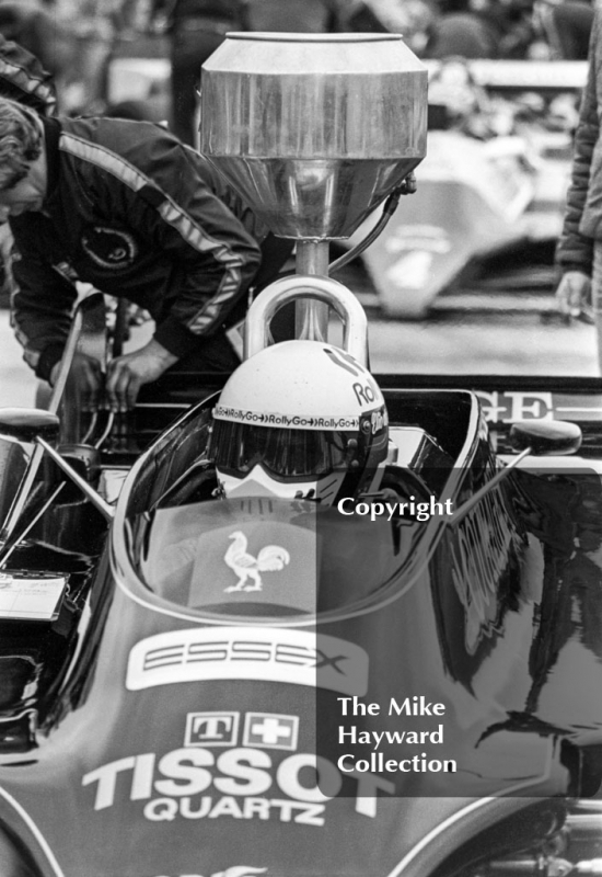 Elio de Angelis, Lotus 87, in the pits at Silverstone, British Grand Prix 1981.
