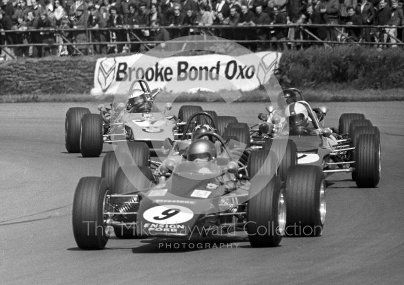 Bev Bond, Ensign LNF1, leads the pack at Copse Corner, GKN Forgings Trophy, International Trophy meeting, Silverstone, 1971.
