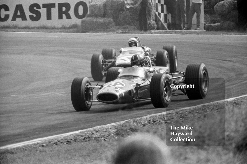 Graham Hill, Lotus 48, Brian Redman, Lola T100, 1967 Guards Trophy, Brands Hatch.
