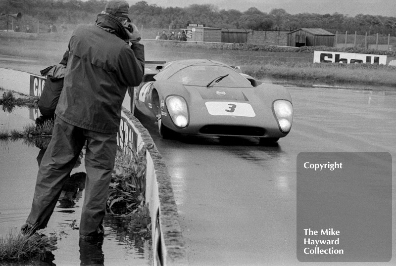 Paul Hawkins, Lola T70, Silverstone, 1969 Martini Trophy.
