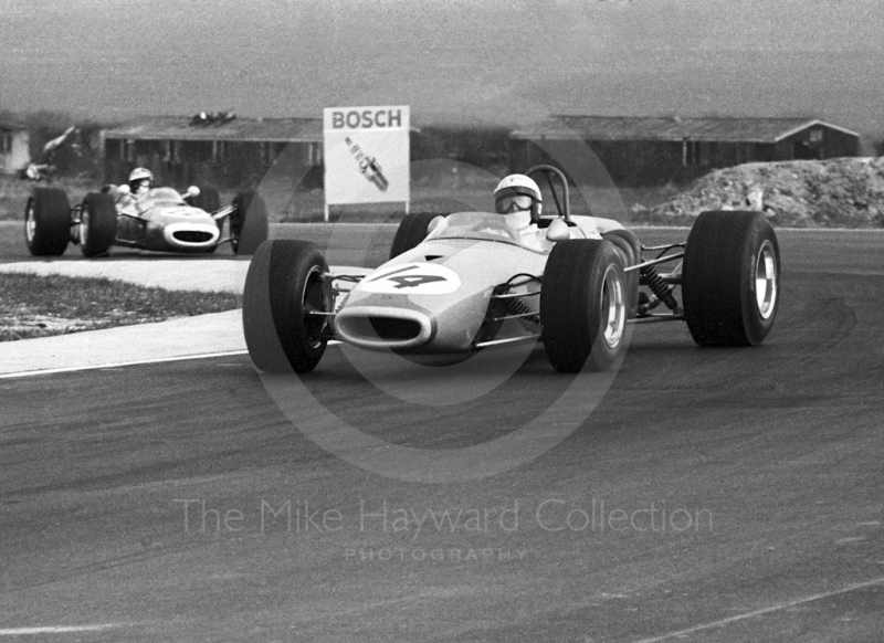 Derek Bell, Church Farm Racing Brabham BT23C, followed by Jean-Pierre Beltoise, Matra MS7, Thruxton Easter Monday F2 International, 1968.

