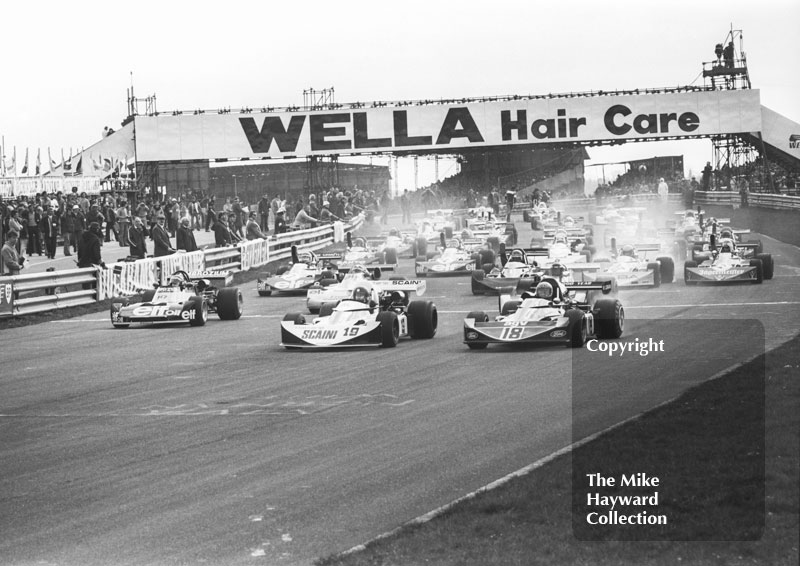 Brian Henton, March 752 Ford, and Vittorio Brambilla, March 752 BMW, Thruxton, Easter Monday 1975.
