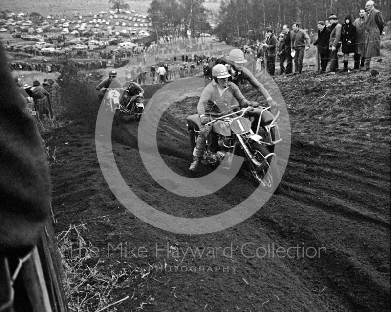 L Crane, Triumph 600, ACU British Scramble Sidecar Drivers Championship, Hawkstone Park, 1969.
