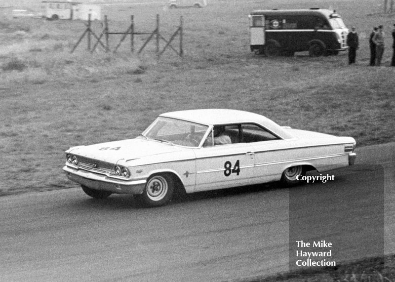 Dan Gurney, Alan Brown Racing Ford Galaxie, Oulton Park, Gold Cup meeting 1963.
