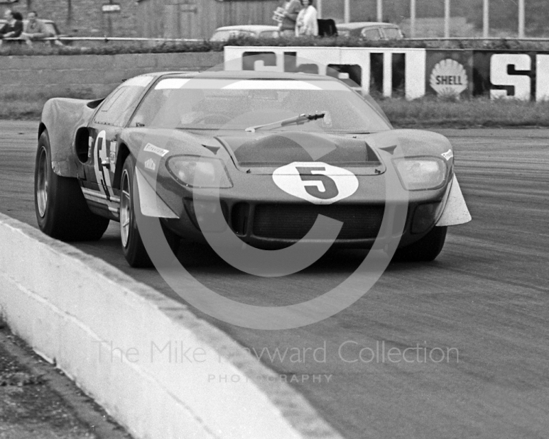 Paul Hawkins, Ford GT40, 1968 Martini International 300, Silverstone
