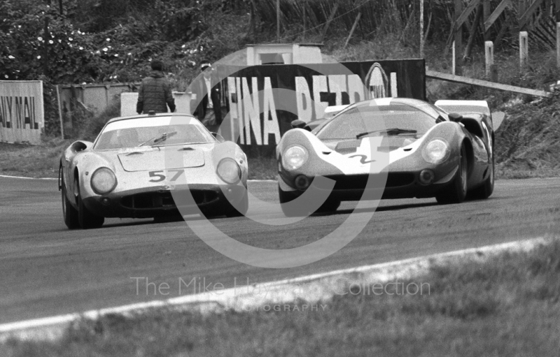 John Surtees/David Hobbs, Lola T70 Mk3, and David Prophet/Peter de Klerk, Ferrari 250LM, Brands Hatch, BOAC 500 1967.
