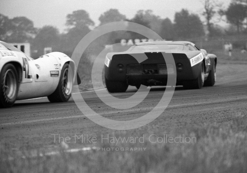 Paul Hawkins, Ford GT40, and Denny Hulme, Lola T70, Oulton Park, Tourist Trophy 1968.
