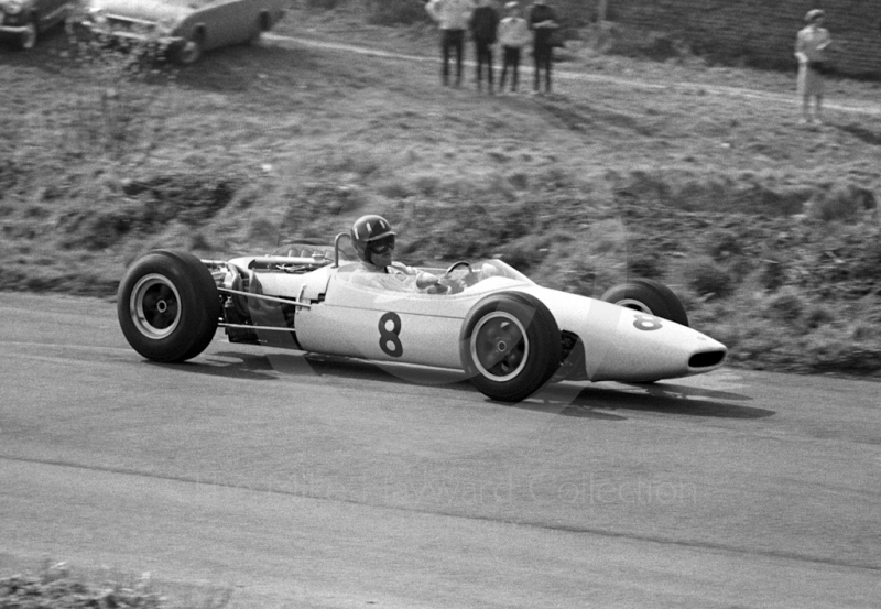 Graham Hill, John Coombs Brabham BT16, Oulton Park, Spring International 1965.
