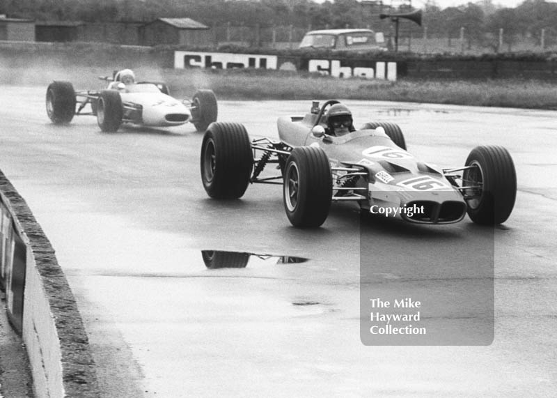 Morris Nunn, Gold Leaf Team Lotus 59, and Bill&nbsp;Stone, Jurg Dubler Racing McLaren M4A,&nbsp;1969 Martini Trophy meeting, Silverstone.
