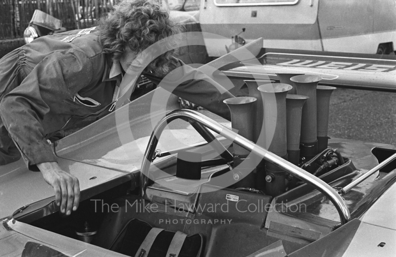 Mechanic at work in the pits, Silverstone, Super Sports 200 1972.
