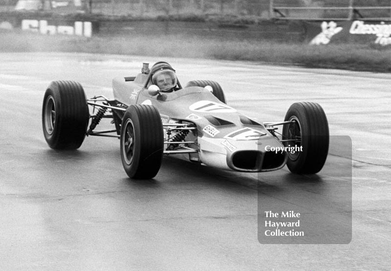 Roy Pike, Gold Leaf Team Lotus 59, F3 race, Martini International meeting, Silverstone 1969.
