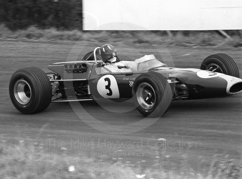 Graham Hill, Team Lotus Ford 48, exiting Esso Bend on the way to third place, Oulton Park, Guards International Gold Cup, 1967.
