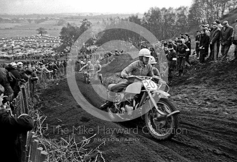 D Brooks, Wasp 650, ACU British Scramble Sidecar Drivers Championship, Hawkstone Park, 1969.