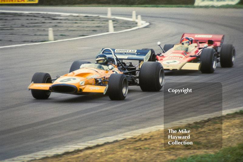 Peter Gethin, McLaren M14A DFV, Emerson Fittipaldi, Lotus Turbine 56B, Silverstone International Trophy 1971.
