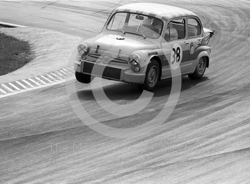 Toine Hezemans, SRT Holland Fiat Abarth 1000 Berlina,&nbsp;Thruxton Easter Monday meeting 1968.
