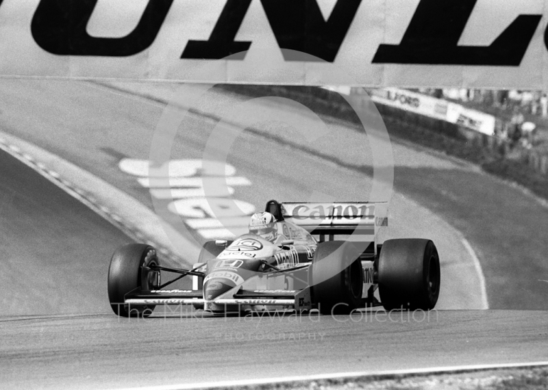 Nigel Mansell, Canon Williams Honda, enters Druids Hairpin, 1986 British Grand Prix, Brands Hatch
