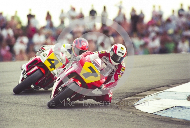 Eddie Lawson (7), Cagiva, and Niall Mackenzie (4), Castrol Yamaha/Team Roberts, Donington Park, British Grand Prix 1991.