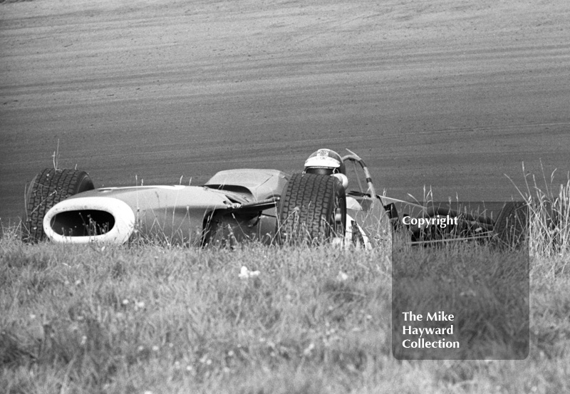 Jean-Pierre Beltoise spins his Matra Ford MS5-15&nbsp;at Esso Bend on the way to finishing 5th, Oulton Park, Guards International Gold Cup, 1967.
