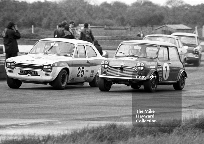 Alec Poole, Equipe Arden Mini Cooper S, and Vince Woodman, VMW Motors Ford Escort (XTW 376F), Silverstone Martini International Trophy meeting 1969.
