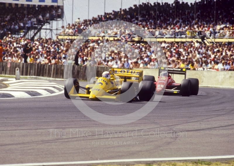 Satoru Nakajima, Camel Lotus 99T leads Gerhard Berger, Ferrari F1/87, British Grand Prix, Silverstone, 1987
