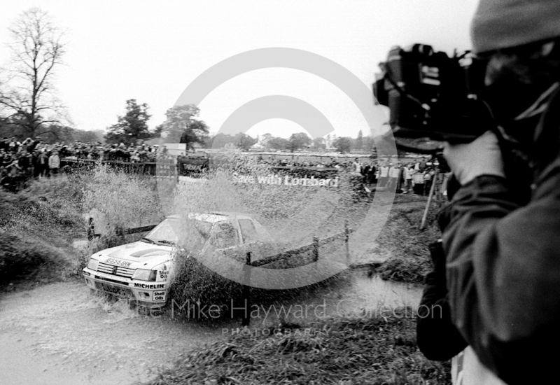 Timo Salonen, Seppo Harjanne, Peugeot 205 Turbo 16 E2, B555 SRW, 1985 RAC Rally, Weston Park, Shropshire.
