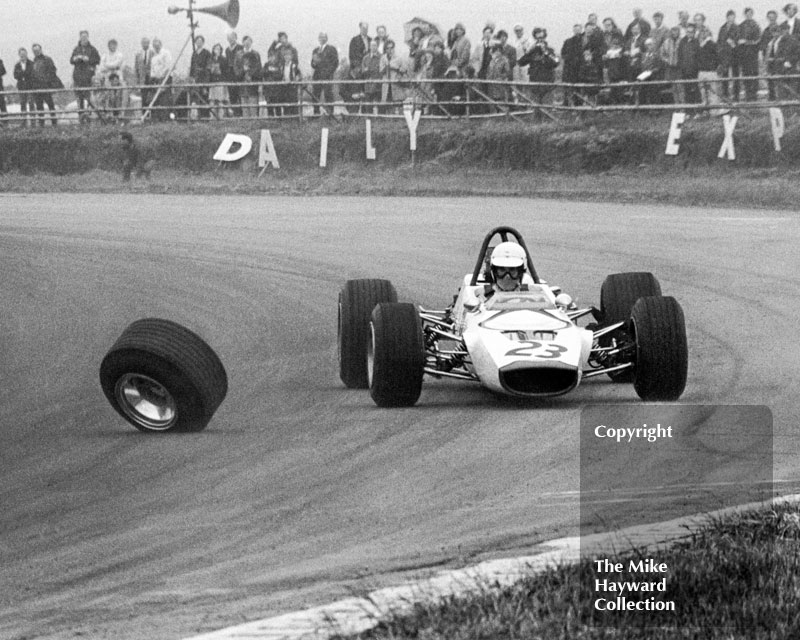 Ken Bailey, Alexis Mk 17, avoids a stray wheel at Copse Corner, Martini International Trophy Formula 3 race, Silverstone, 1970.
