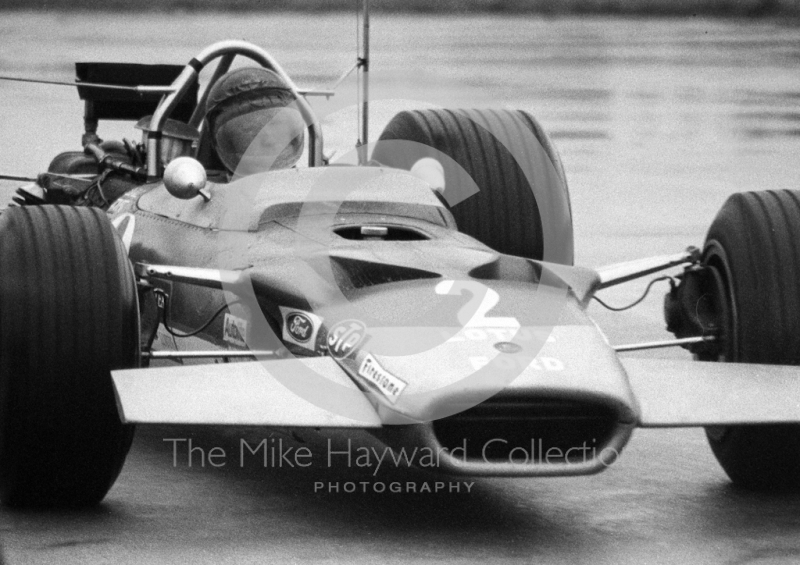 Jochen Rindt, Gold Leaf Team Lotus Ford 49B R9, at Copse Corner, Silverstone, International Trophy 1969.
