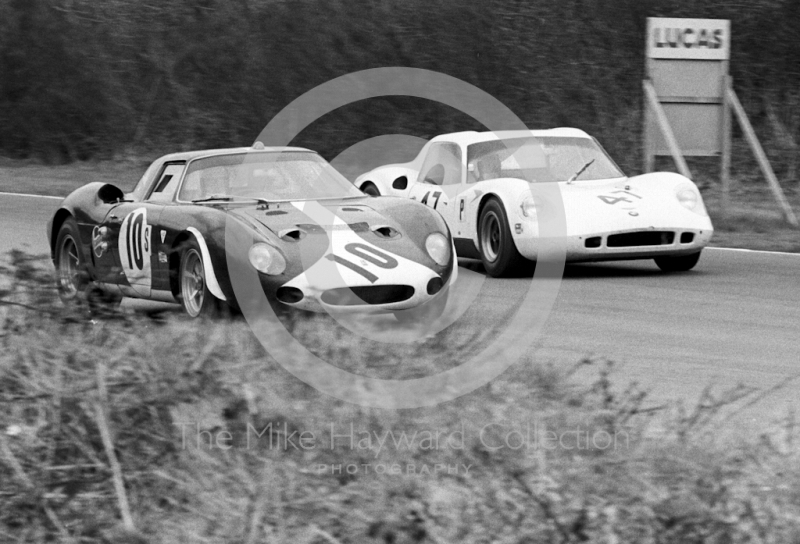 The Paul Vestey/Roy Pike Ferrari 250LM and Digby Martland/Brian Classick Chevron B8 BMW, BOAC 500, Brands Hatch, 1968
