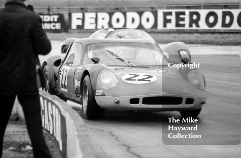 Geoff Breakell, Chevron B8, International Trophy meeting, Silverstone, 1969.
