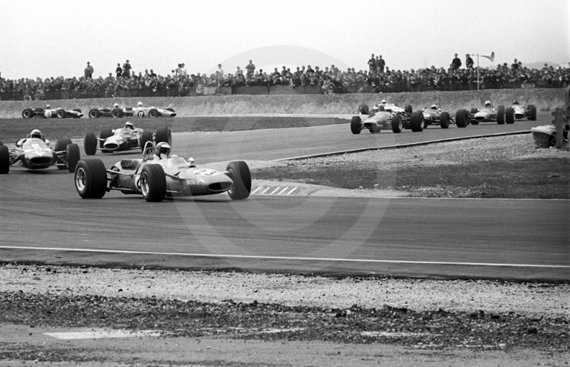 Henri Pescarolo, Matra MS7, leads the pack through Campbell, Cobb and Seagrave, Thruxton Easter Monday F2 International, 1968.
