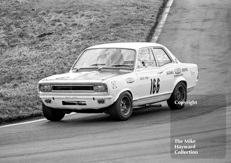 Robert Ryan, Prestage Vauxhall Viva GT, at Lodge Corner, Hepolite Glacier Saloon Car Championship, Oulton Park, 1970.
