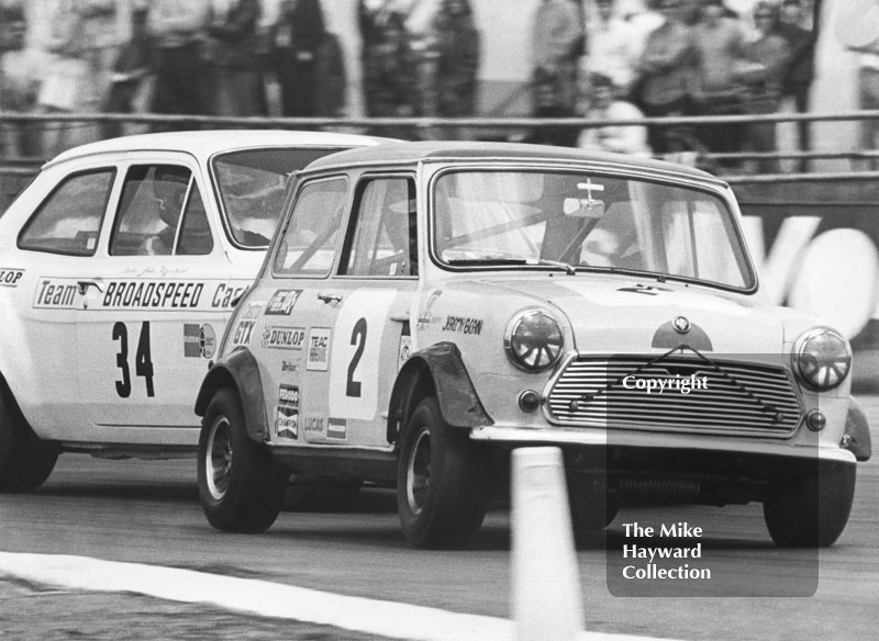 Jeremy Bean, BMC Mini Cooper, John Fitzpatrick, Ford Escort RS 1600, Morlands Trophy,&nbsp;1971 BSCC, Silverstone.
