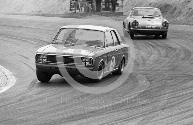 Frank Gardner, Alan Mann Ford Cortina, and Vic Elford, Porsche 911, BEM 911F, Easter Monday meeting, Thruxton, 1968.
