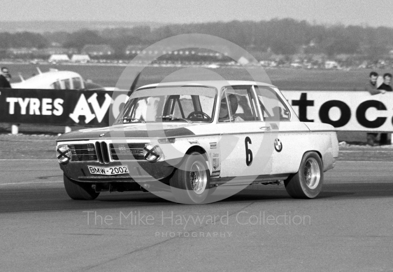 Dieter Quester, BMW 2002 TI S/C, Thruxton Easter Monday meeting 1969.
