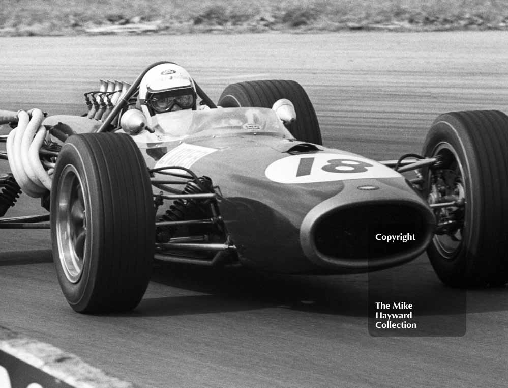 Guy Ligier, Brabham BT20, Copse Corner, Silverstone, 1967 British Grand Prix.
