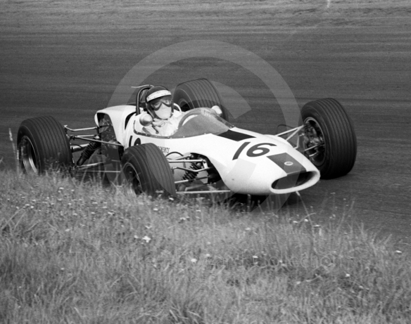 Jackie Oliver, Lotus 41B, Oulton Park, Guards International Gold Cup, 1967.
