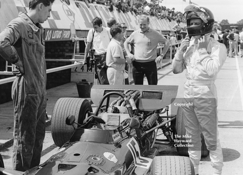 Jack Oliver in the pits, BRM&nbsp;P133, Silverstone, 1969 British Grand Prix.
