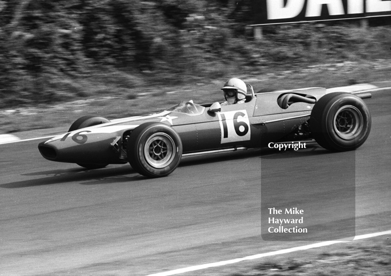 John Surtees, Lola T100 Cosworth, before retiring from heat 2 with oil loss, Guards European F2 Championship, Brands Hatch, 1967

