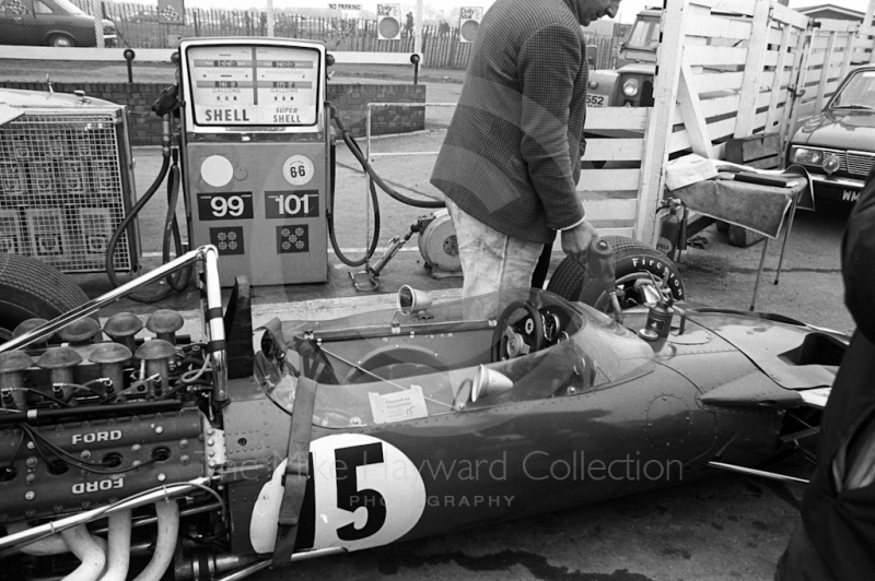 Pete Lovely's Lotus Ford 49B V8 gets a fill-up at the petrol pumps, Brands Hatch, 1969 Race of Champions.
