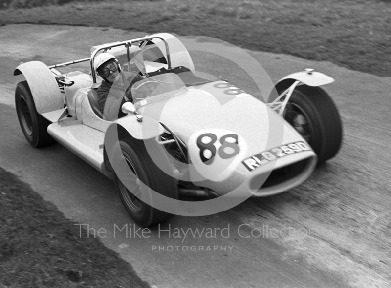 Phil Scragg, Lola T70 reg no RLG 259D, 37th National Open meeting, Prescott Hill Climb, 1969.