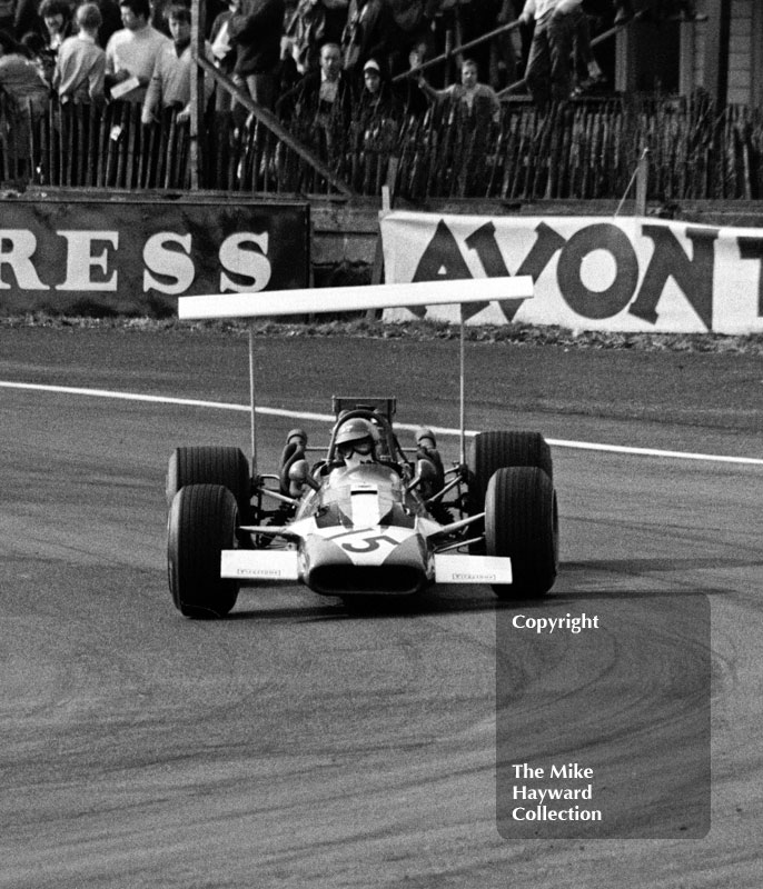 David Hobbs, TS Research and Development Surtees TS5/003 Chevrolet V8 - fastest in practice, 2nd in race - at Lodge Corner, F5000 Guards Trophy, Oulton Park, April 1969.
