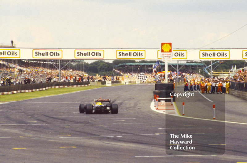 Nigel Mansell, Williams F11B, &nbsp;takes the chequered flag, Silverstone, 1987 British Grand Prix.
