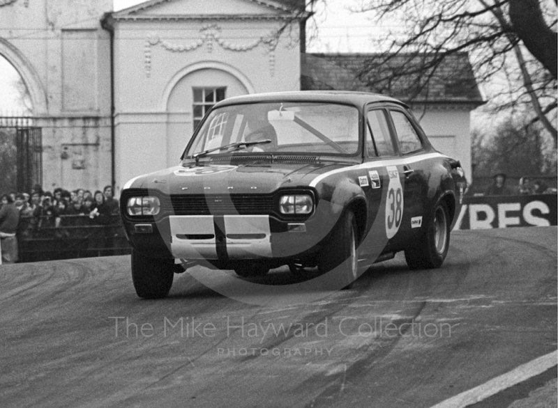 Richard Ellis, Ford Escort GT, at Lodge Corner, Oulton Park, Rothmans International Trophy meeting 1971.
