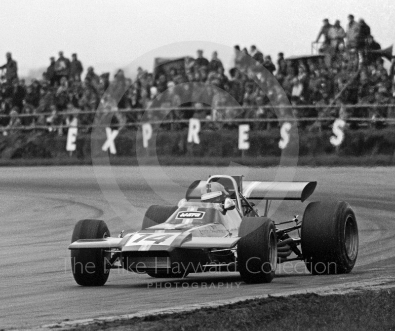 Piers Courage, Williams de Tomaso 505, at Copse Corner, finished third in both heats, Silverstone International Trophy 1970.

