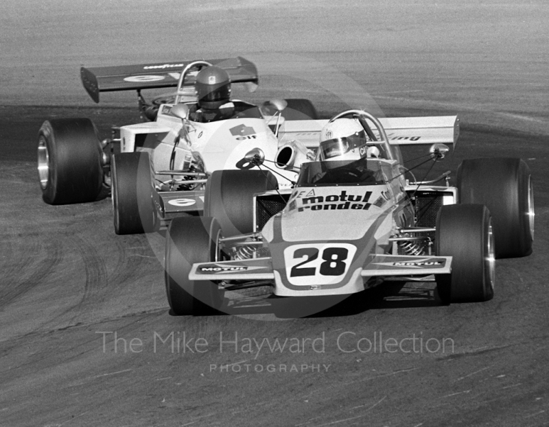 Carlos Reutemann, Motul Rondel Racing Brabham BT38-11, and Jean-Pierre Jabouille, Elf Coombs Racing March 722-4, Mallory Park, Formula 2, 1972.
