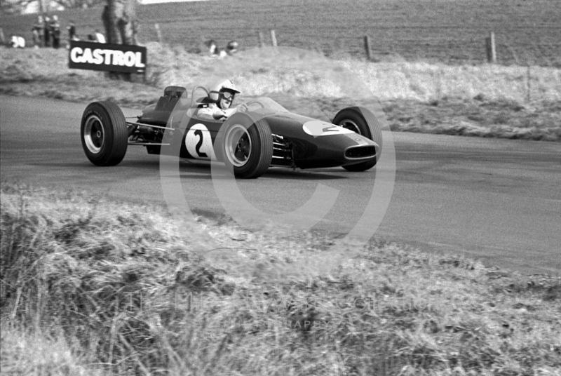 Denny Hulme, Brabham BT16 (chassis F2-10-65) Cosworth, Oulton Park, Spring International 1965.
