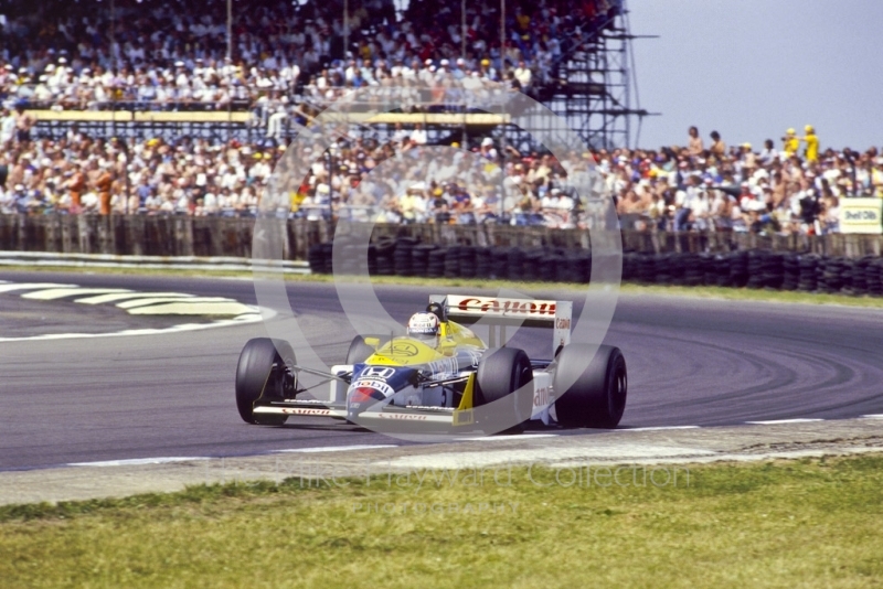 Nigel Mansell, Canon Williams FW11B, at Copse Corner on the way to victory,m British Grand Prix, Silverstone, 1987
