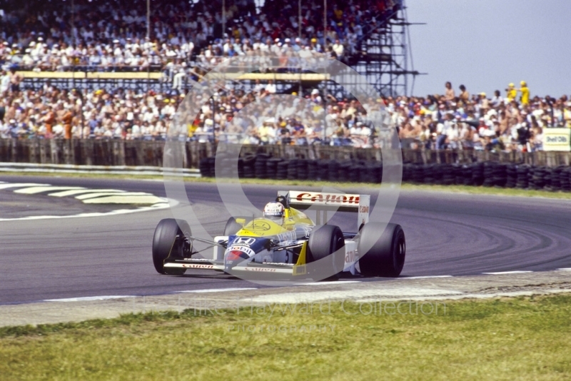 Nigel Mansell, Canon Williams FW11B, at Copse Corner on the way to victory,m British Grand Prix, Silverstone, 1987
