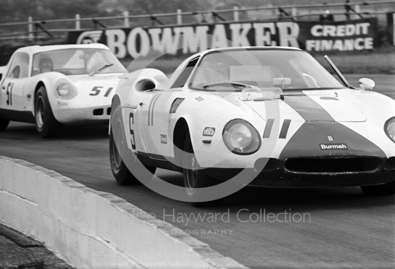 Chris Ashmore, Ferrari 275LM and Digby Martland, Chevron B8, 1968 Martini International 300, Silverstone
