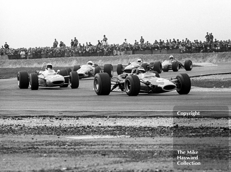 Jack Oliver, Lotus 48, leads Henri Pescarolo, Matra MS7, Guy Ligier, McLaren M4A, Alan Rees, Brabham BT23C,&nbsp;Thruxton Easter Monday F2 International, 1968.
